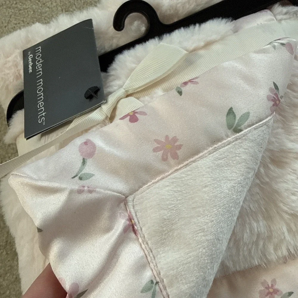 Modern Moments by Gerber Girl Baby Floral Pink Satin Trim Blanket NEW 30x40
